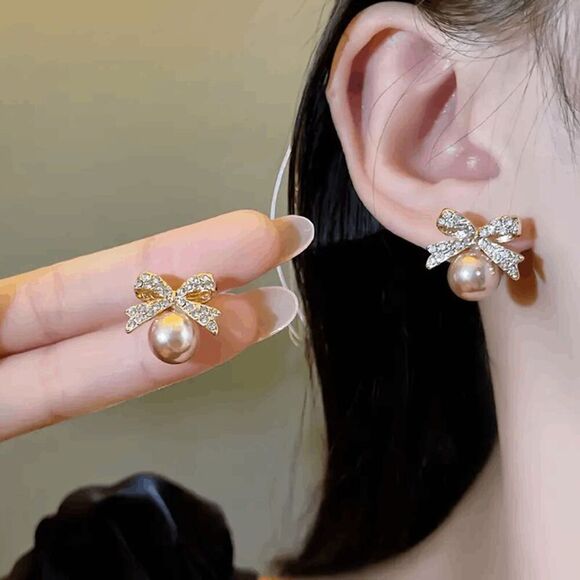 Bow Pearl Gold Diamond Stud Earrings - Picture 4 of 6